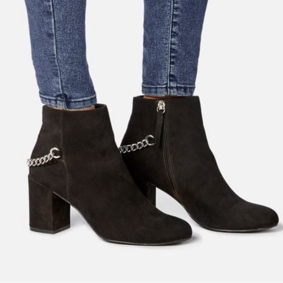 JustFab Shoes - JustFab Ankle Bootie Women’s 7 Mariah Block Heel Chain Bootie Black